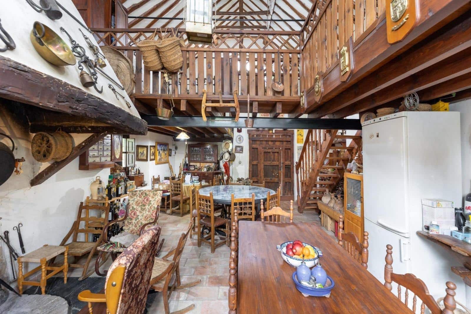 8 soveværelse Finca/Landehus til salg i Granada by med garage - € 895.000 (Ref: 9024925)