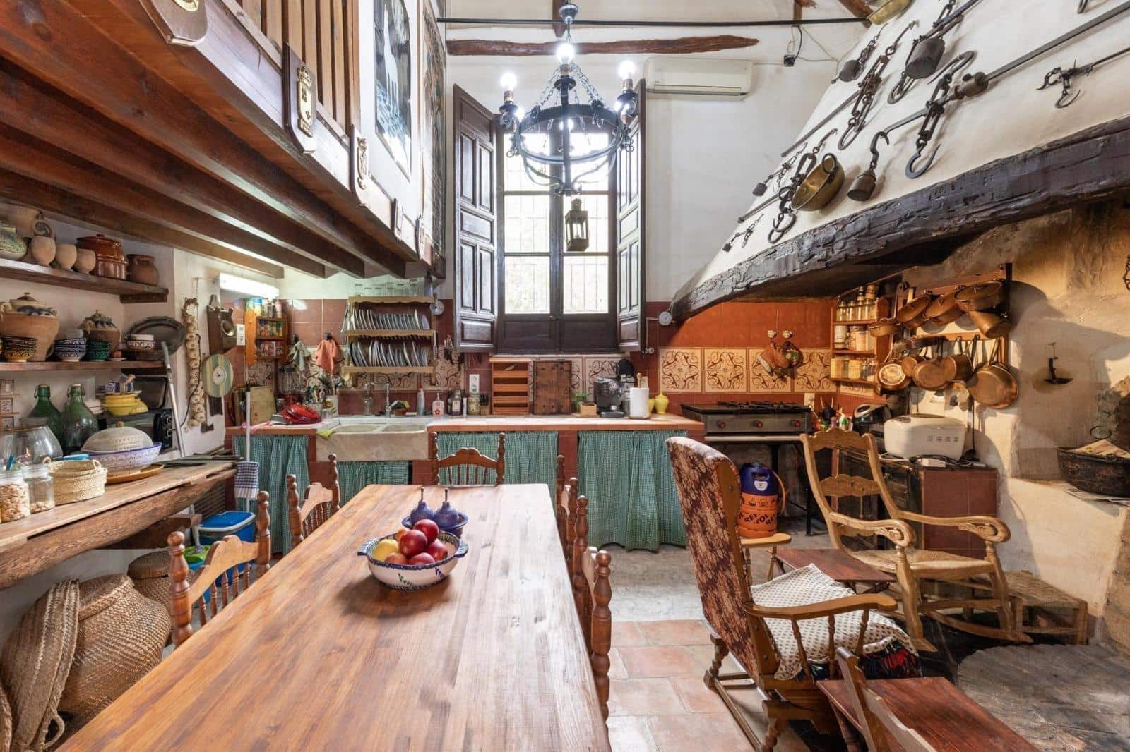 8 soveværelse Finca/Landehus til salg i Granada by med garage - € 895.000 (Ref: 9024925)