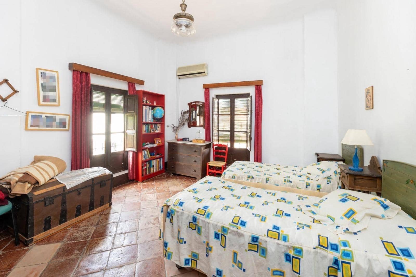 8 soveværelse Finca/Landehus til salg i Granada by med garage - € 895.000 (Ref: 9024925)