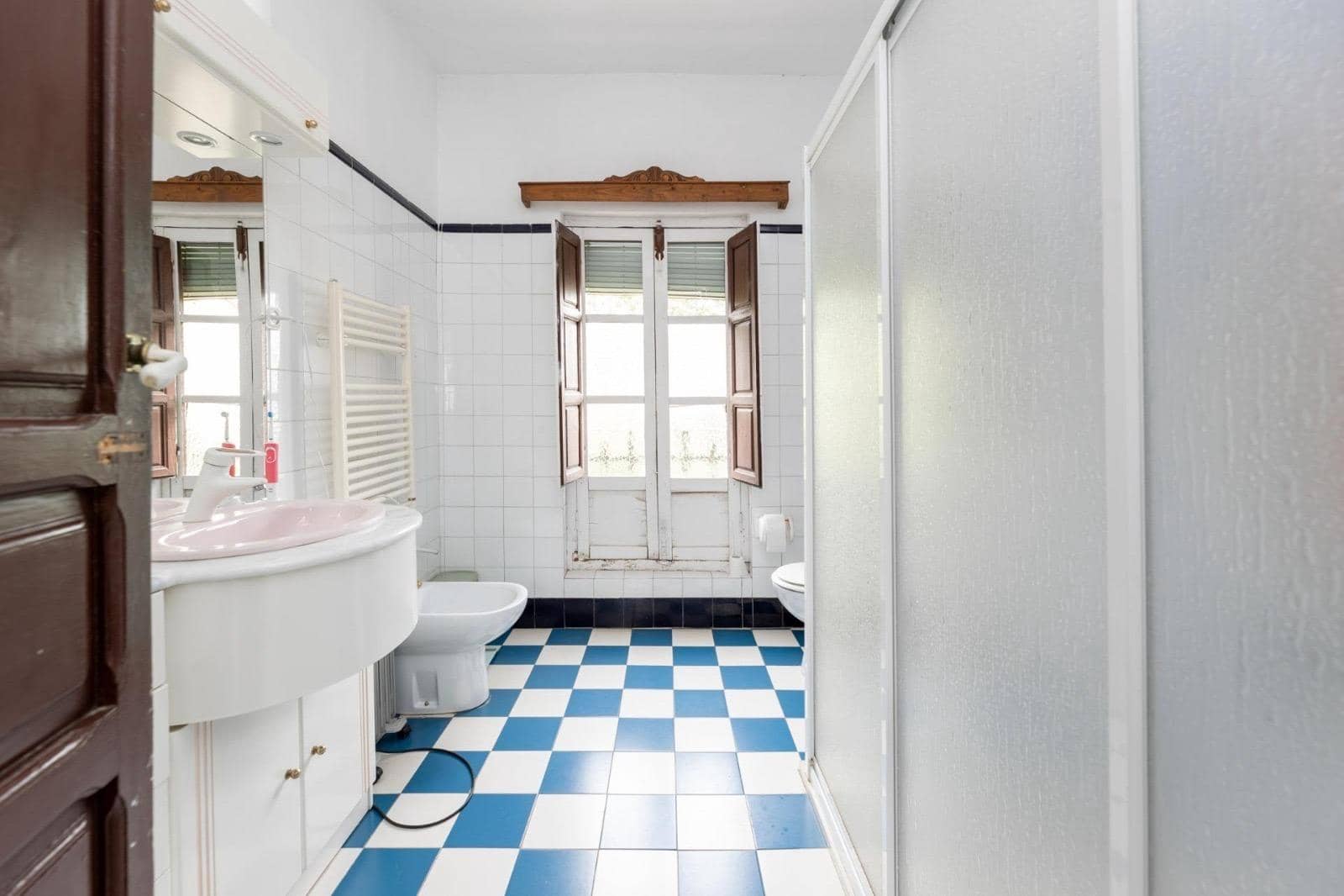 8 soveværelse Finca/Landehus til salg i Granada by med garage - € 895.000 (Ref: 9024925)