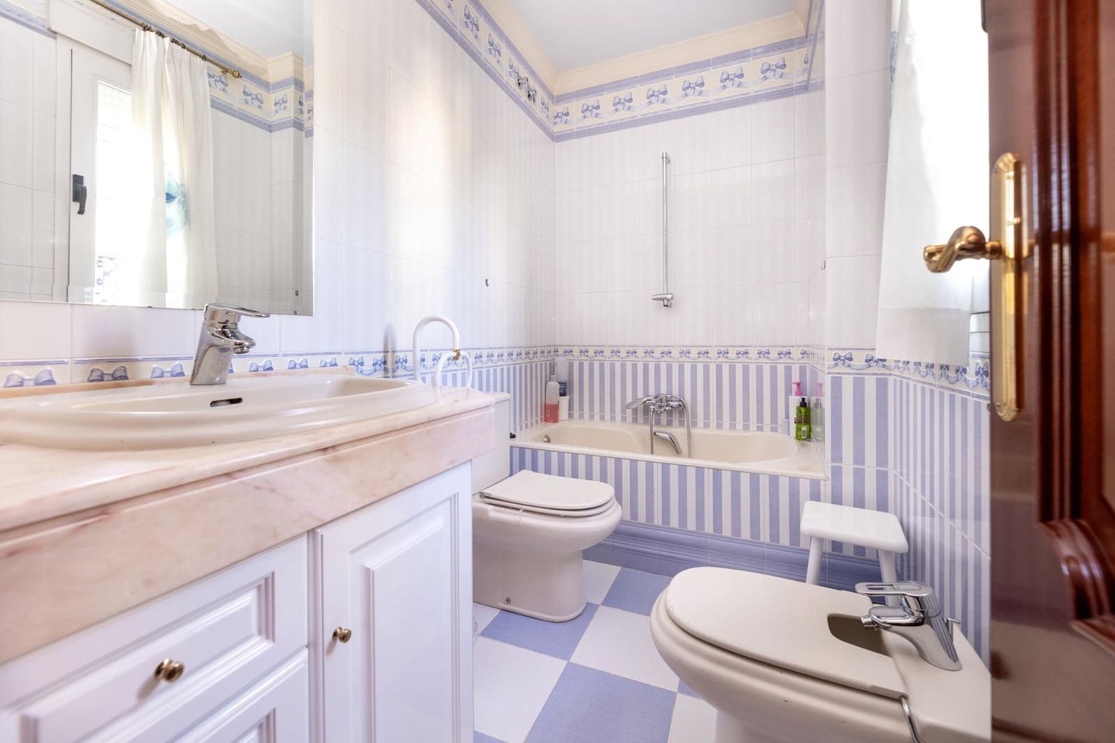 4 soveværelse Villa til salg i Peligros med swimmingpool garage - € 599.000 (Ref: 9029755)