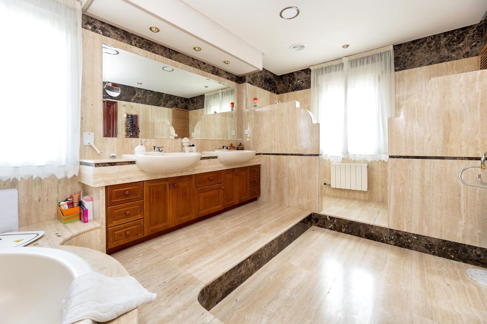 4 soveværelse Villa til salg i Peligros med swimmingpool garage - € 599.000 (Ref: 9029755)