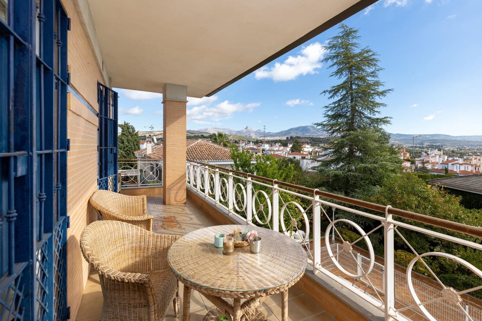 4 soveværelse Villa til salg i Peligros med swimmingpool garage - € 599.000 (Ref: 9029755)