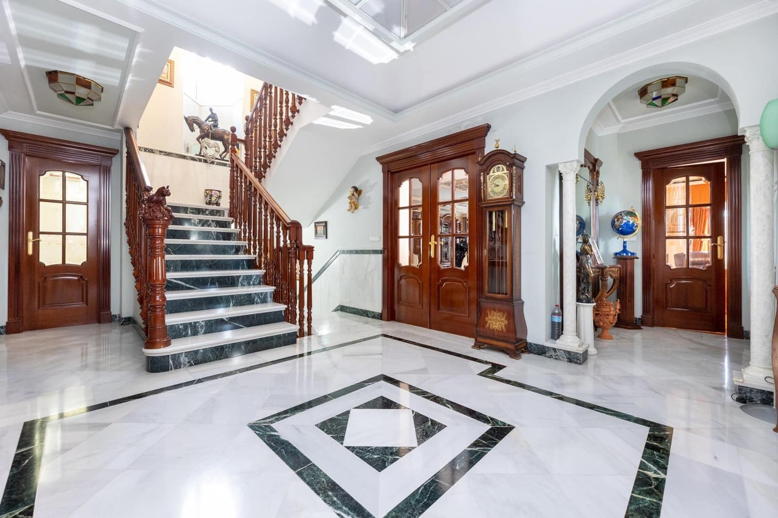 4 soveværelse Villa til salg i Peligros med swimmingpool garage - € 599.000 (Ref: 9029755)