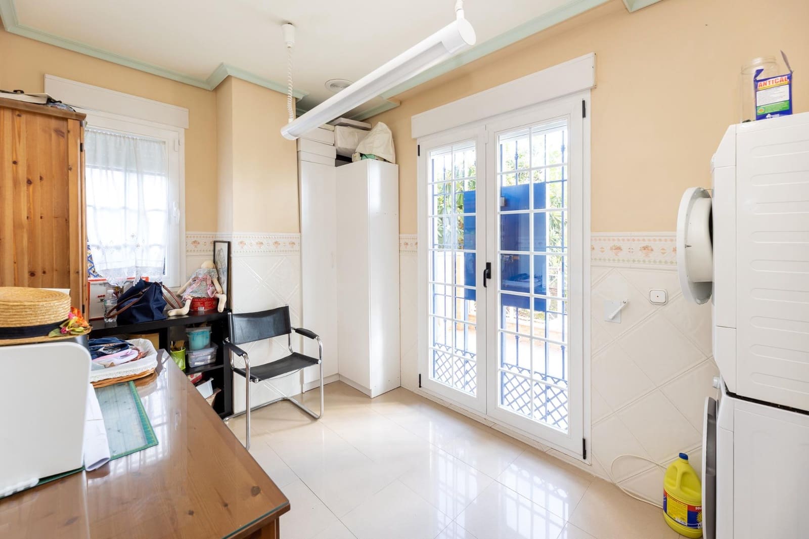 4 soveværelse Villa til salg i Peligros med swimmingpool garage - € 599.000 (Ref: 9029755)