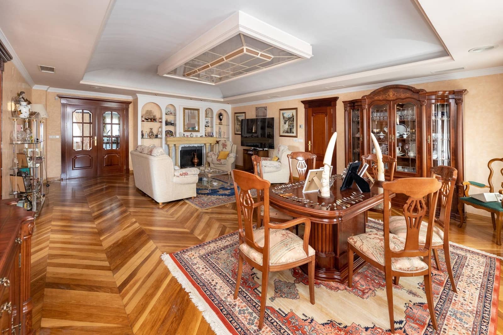 4 soveværelse Villa til salg i Peligros med swimmingpool garage - € 599.000 (Ref: 9029755)