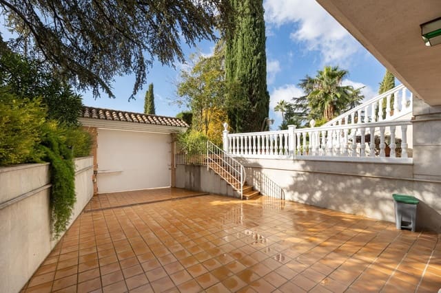 4 quarto Moradia para venda em Peligros com piscina garagem - 599 000 € (Ref: 9029755)