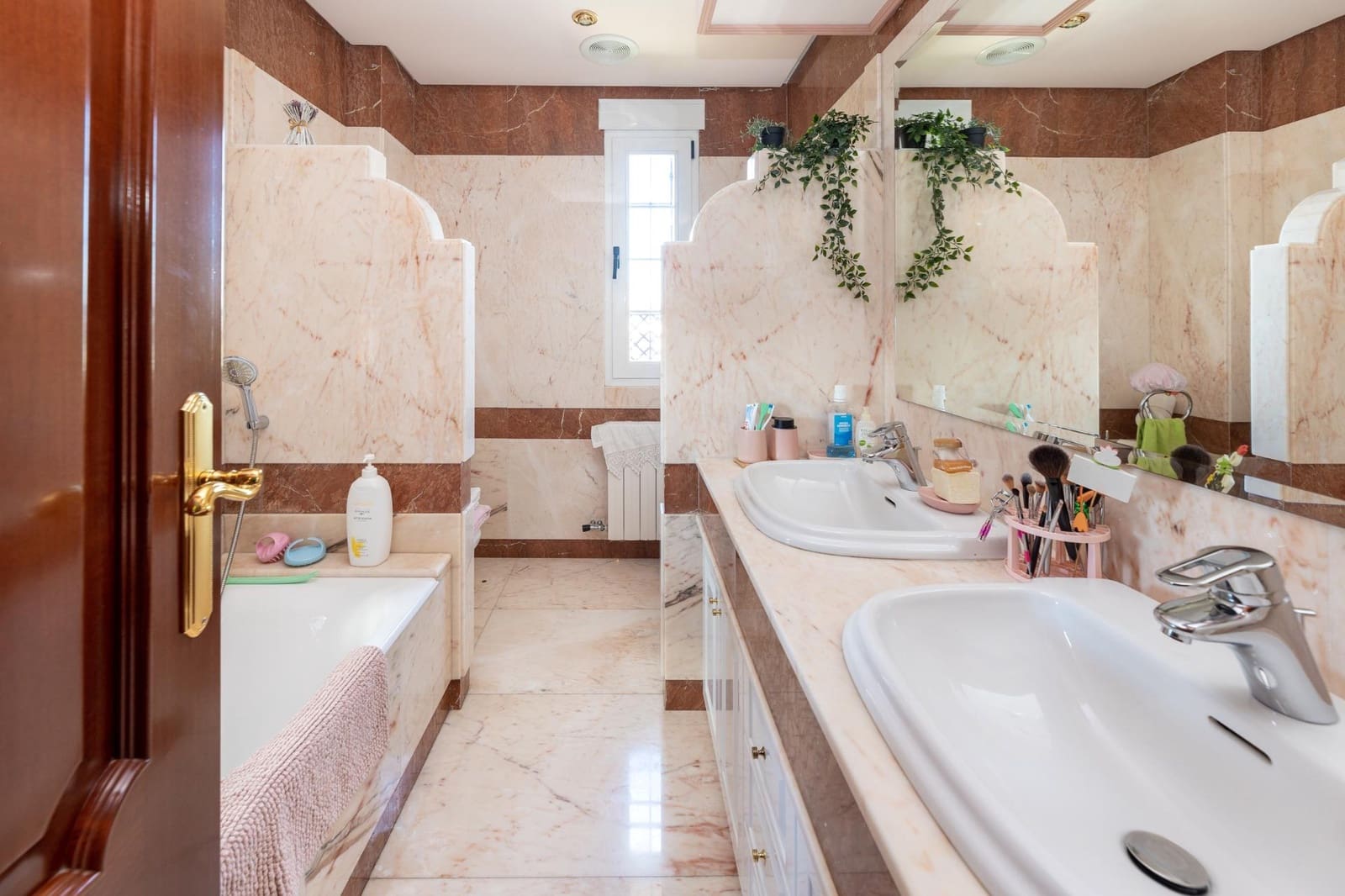 4 soveværelse Villa til salg i Peligros med swimmingpool garage - € 599.000 (Ref: 9029755)