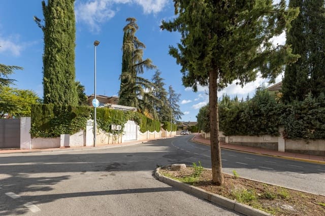 4 quarto Moradia para venda em Peligros com piscina garagem - 599 000 € (Ref: 9029755)