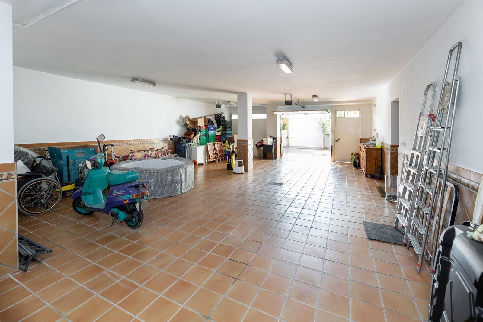 4 soveværelse Villa til salg i Peligros med swimmingpool garage - € 599.000 (Ref: 9029755)