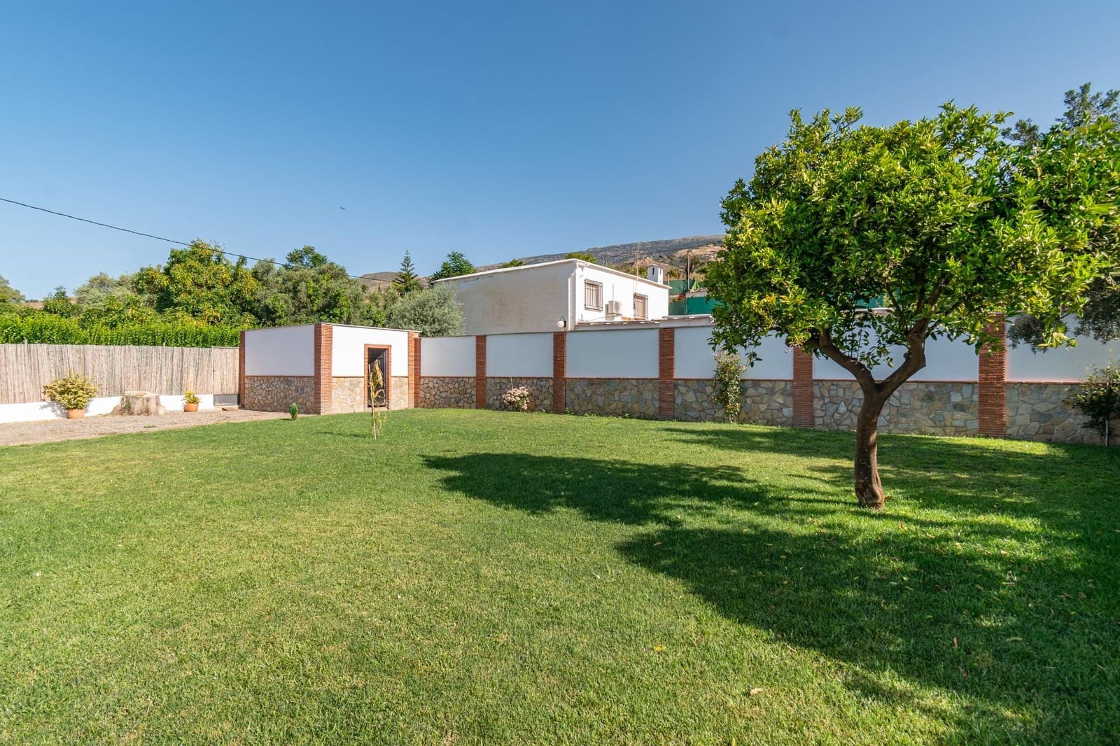 5 bedroom Villa for sale in Orgiva with pool garage - € 580,000 (Ref: 9100891)