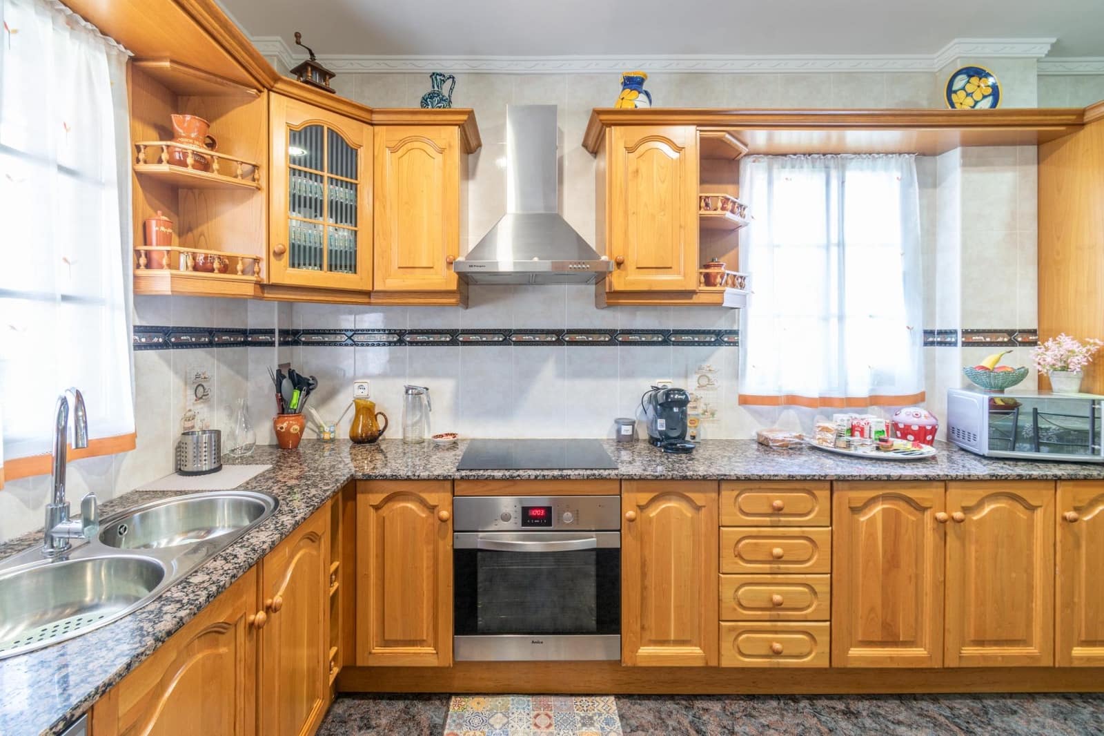 5 bedroom Villa for sale in Orgiva with pool garage - € 580,000 (Ref: 9100891)