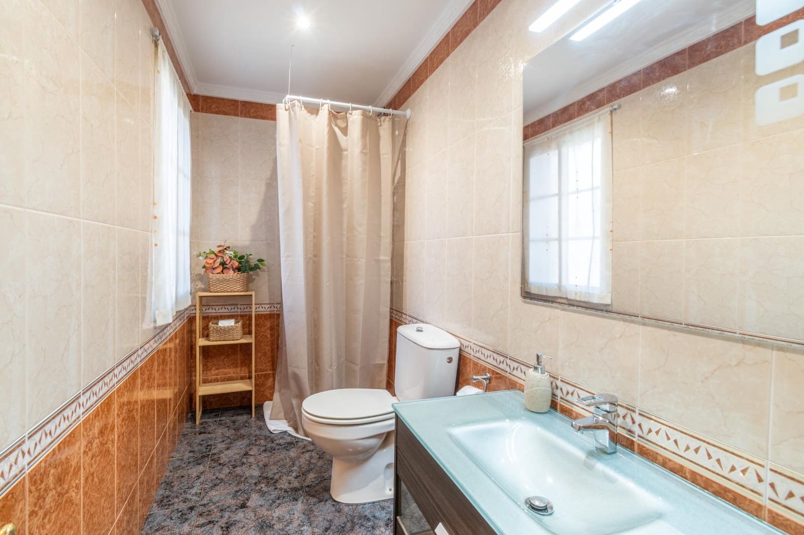 5 bedroom Villa for sale in Orgiva with pool garage - € 580,000 (Ref: 9100891)