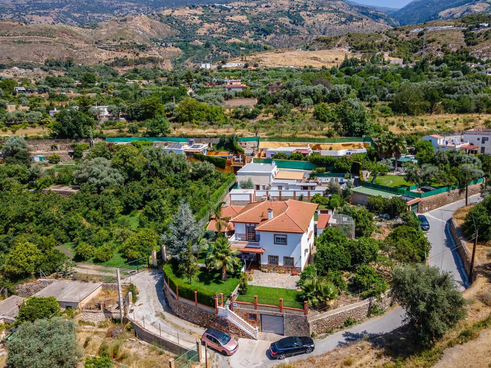 5 bedroom Villa for sale in Orgiva with pool garage - € 580,000 (Ref: 9100891)