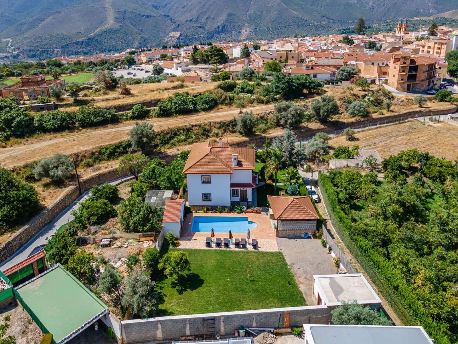 5 bedroom Villa for sale in Orgiva with pool garage - € 580,000 (Ref: 9100891)