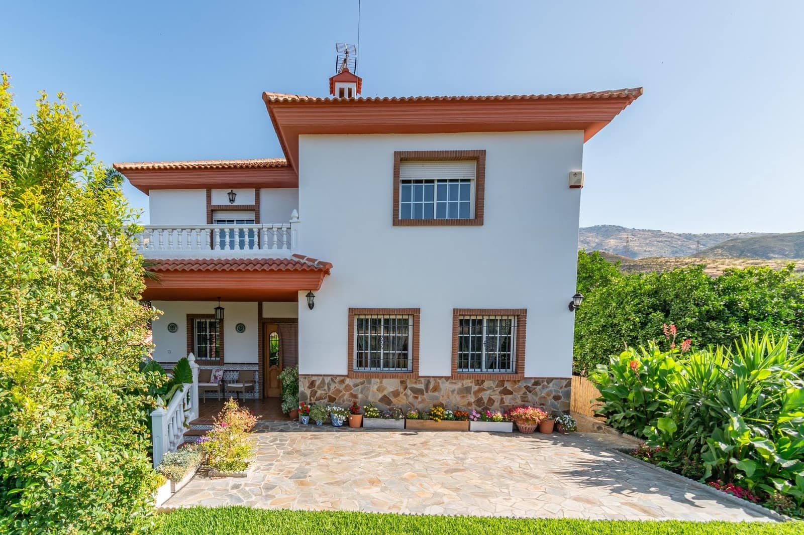 5 bedroom Villa for sale in Orgiva with pool garage - € 580,000 (Ref: 9100891)