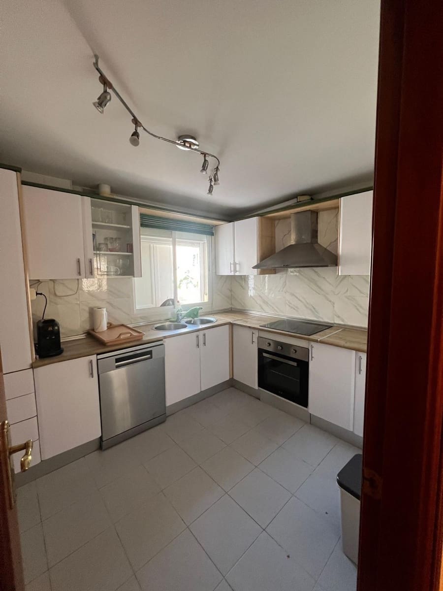 2 bedroom Apartment for rent in Almunecar with garage - € 900 (Ref: 9200673)