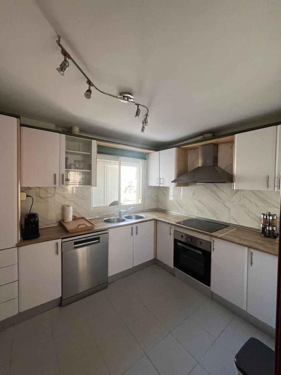 2 bedroom Apartment for rent in Almunecar with garage - € 900 (Ref: 9200673)