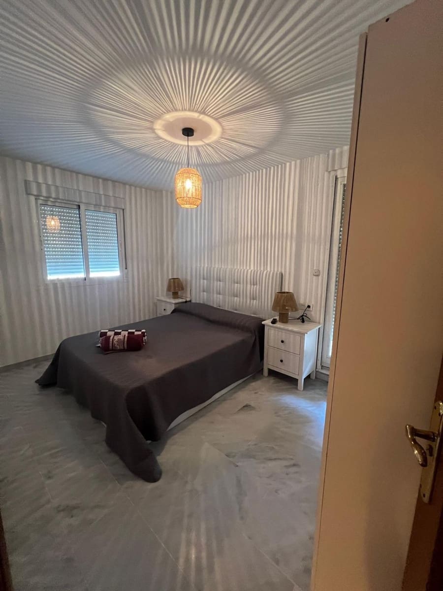 2 bedroom Apartment for rent in Almunecar with garage - € 900 (Ref: 9200673)