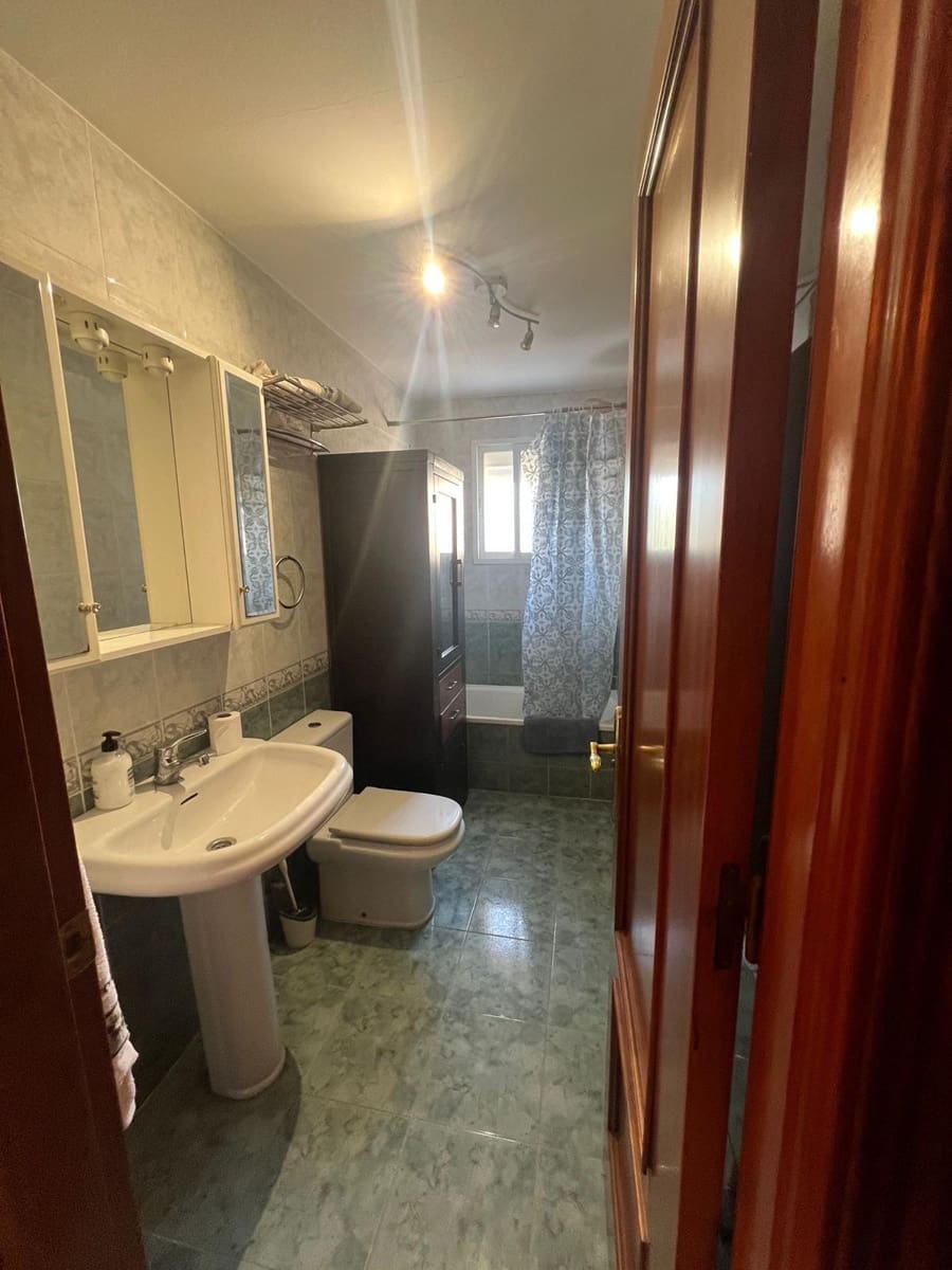 2 bedroom Apartment for rent in Almunecar with garage - € 900 (Ref: 9200673)