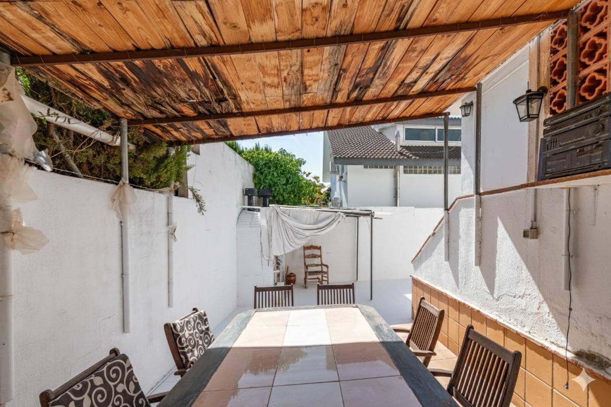 4 soveværelse Villa til salg i Otura med swimmingpool - € 398.000 (Ref: 9269964)