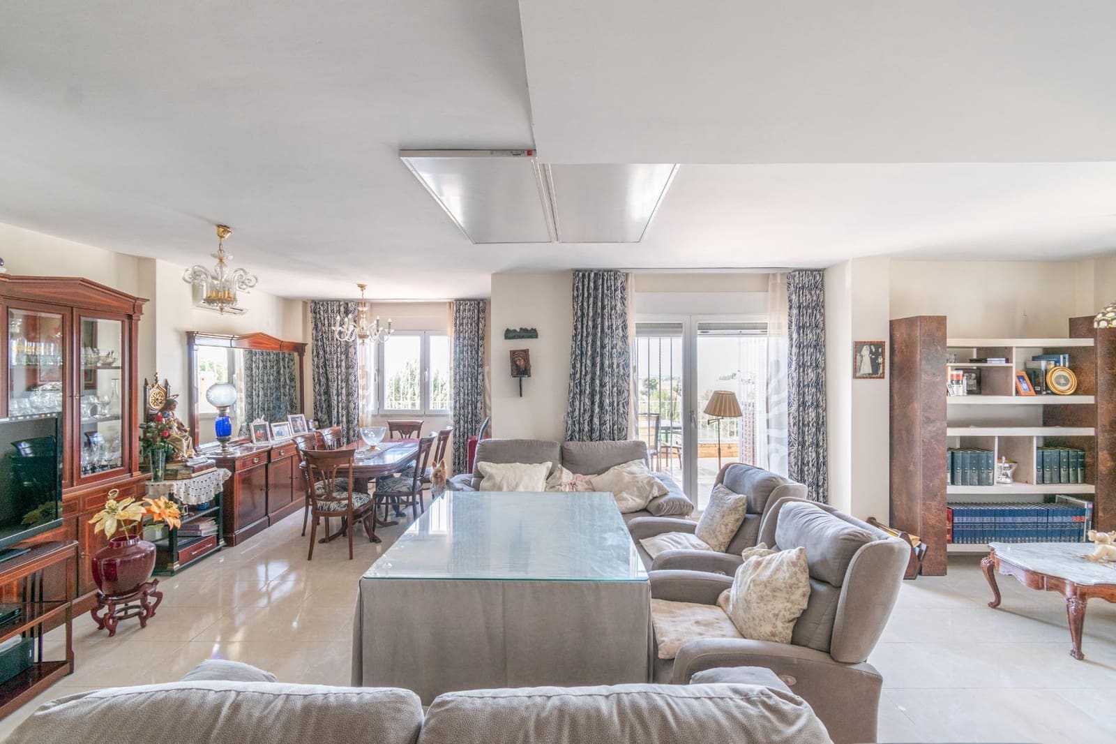 4 soveværelse Villa til salg i Otura med swimmingpool - € 398.000 (Ref: 9269964)