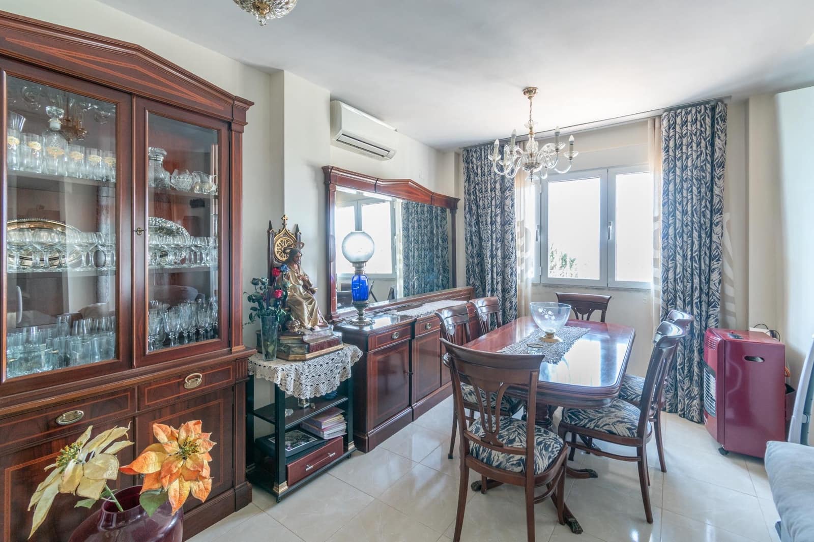 4 soveværelse Villa til salg i Otura med swimmingpool - € 398.000 (Ref: 9269964)