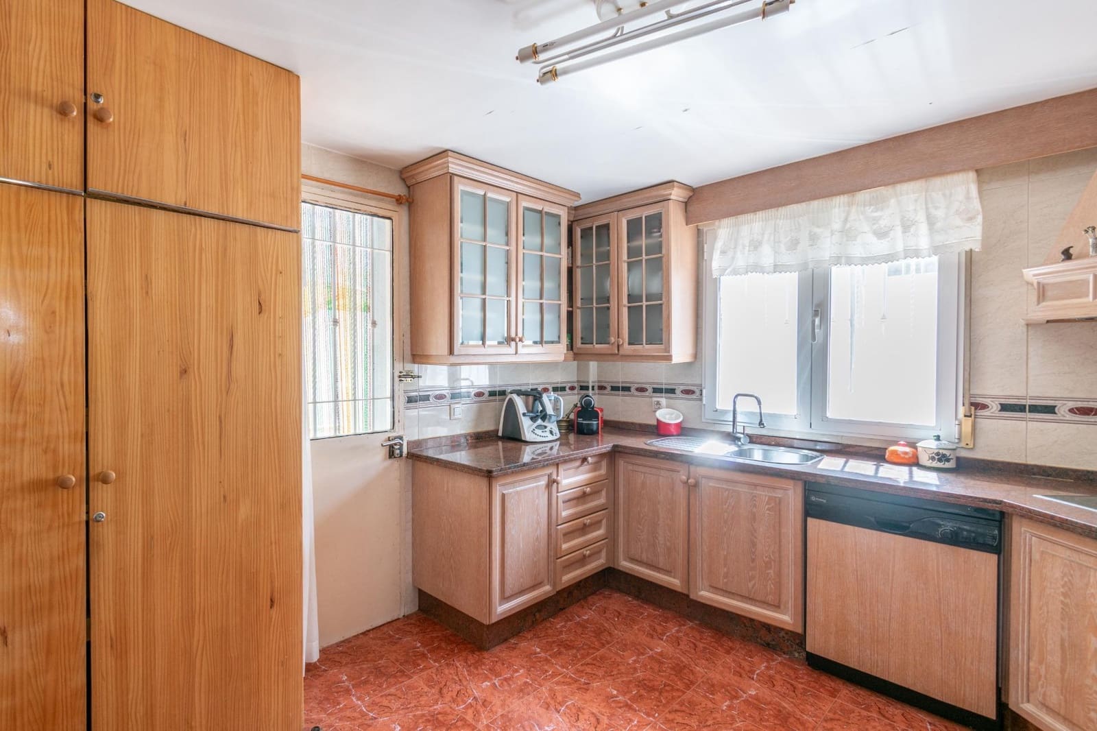 4 soveværelse Villa til salg i Otura med swimmingpool - € 398.000 (Ref: 9269964)