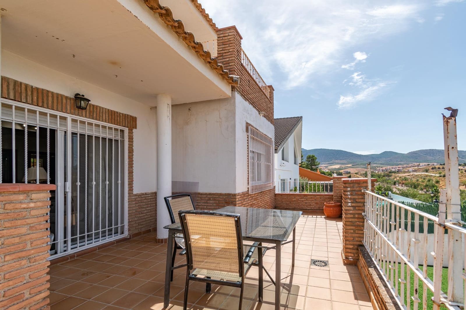 4 soveværelse Villa til salg i Otura med swimmingpool - € 398.000 (Ref: 9269964)