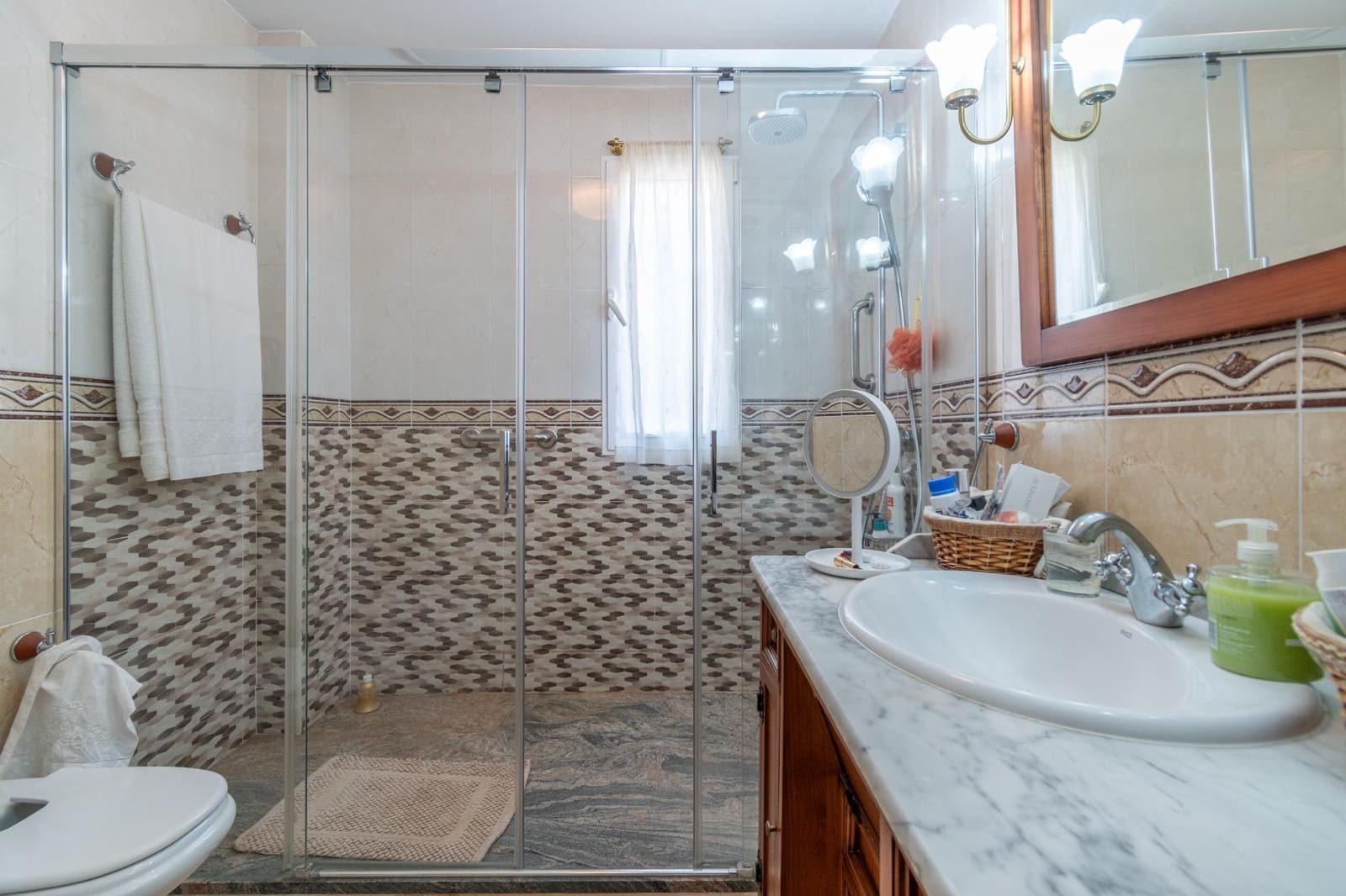 4 soveværelse Villa til salg i Otura med swimmingpool - € 398.000 (Ref: 9269964)