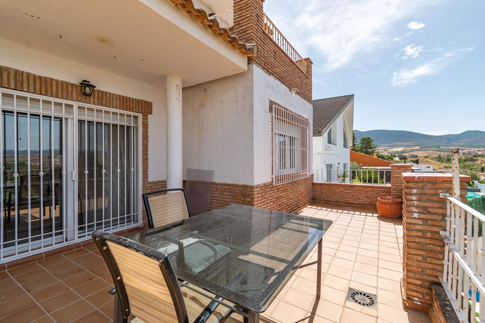 4 soveværelse Villa til salg i Otura med swimmingpool - € 398.000 (Ref: 9269964)