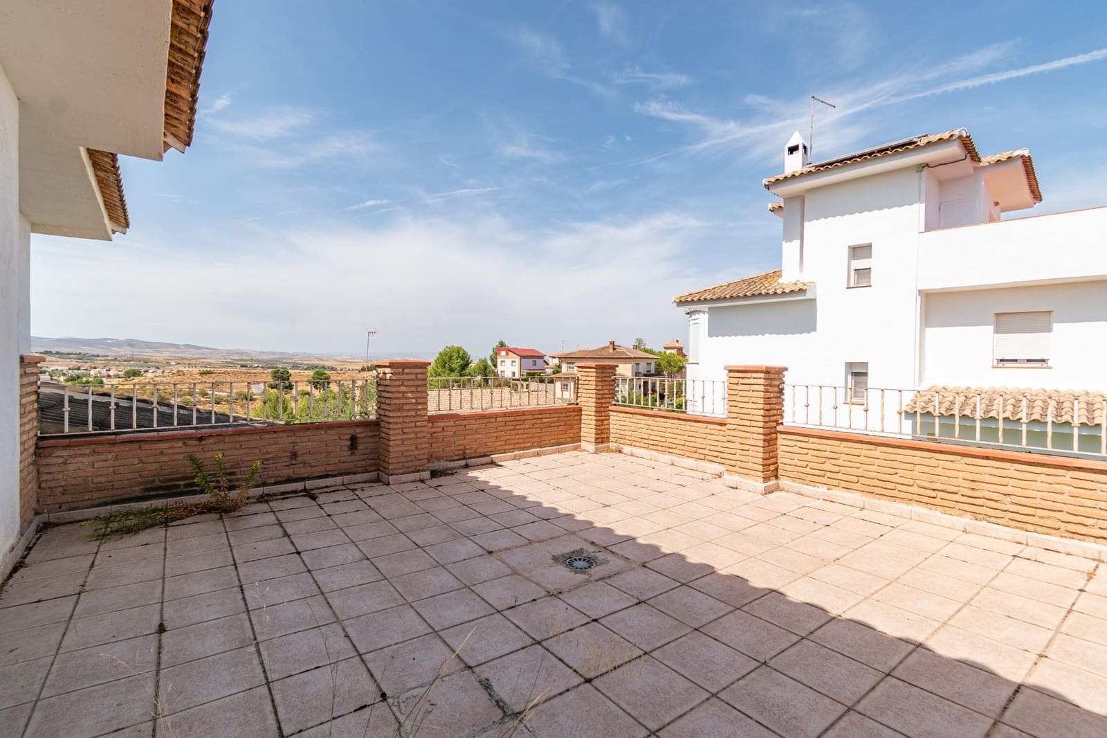 4 soveværelse Villa til salg i Otura med swimmingpool - € 398.000 (Ref: 9269964)