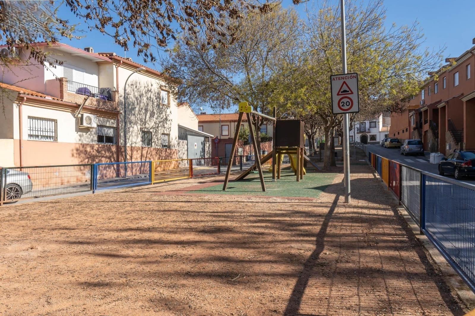 3 soveværelse Rækkehus til salg i Alhendin med garage - € 100.000 (Ref: 9335237)