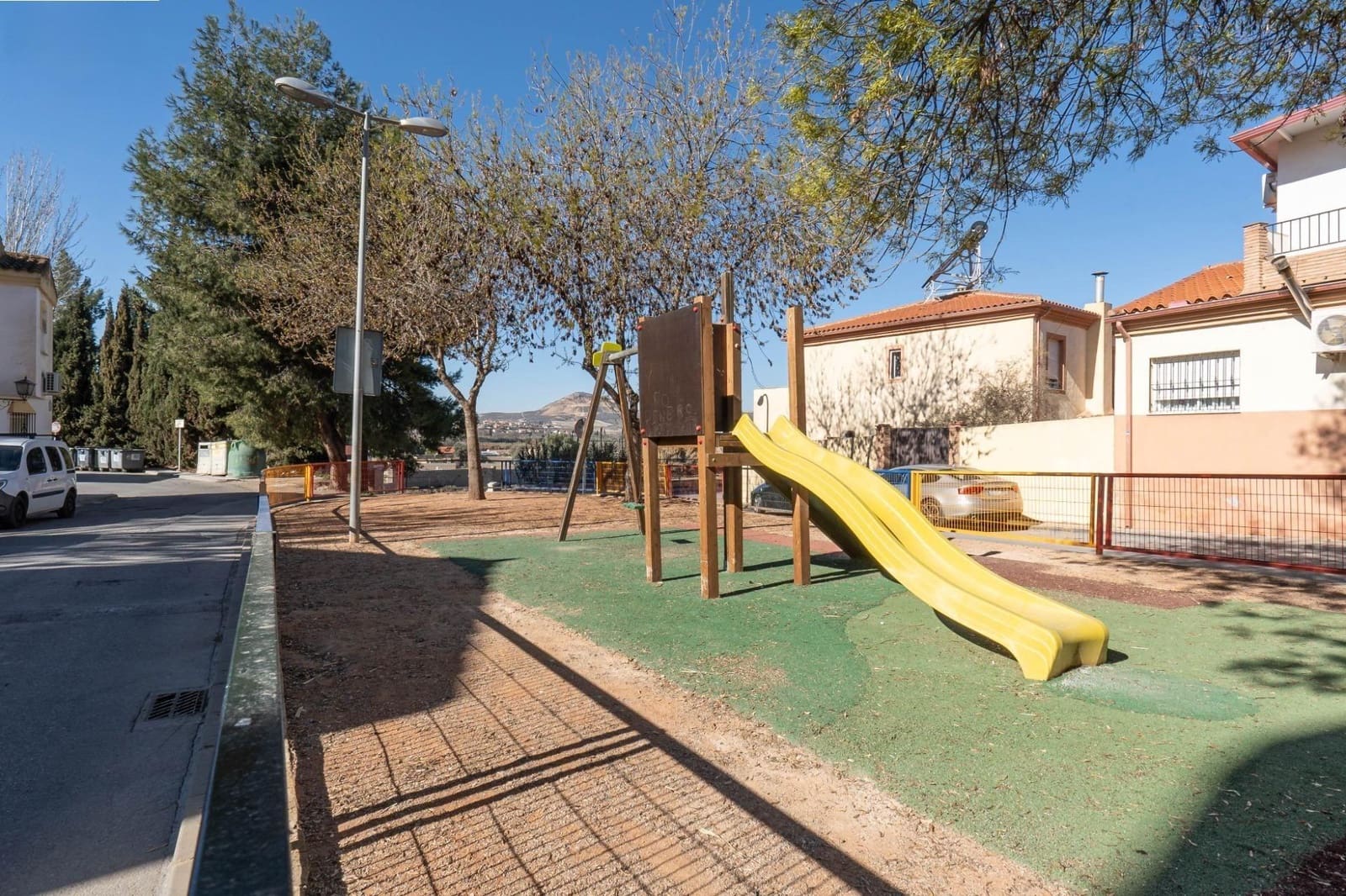 3 soveværelse Rækkehus til salg i Alhendin med garage - € 100.000 (Ref: 9335237)