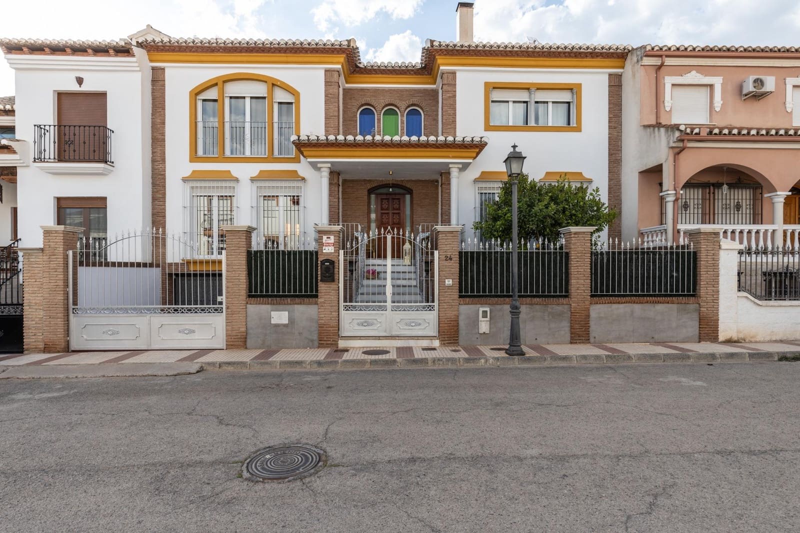 4 soveværelse Villa til salg i Atarfe - € 380.000 (Ref: 9335238)