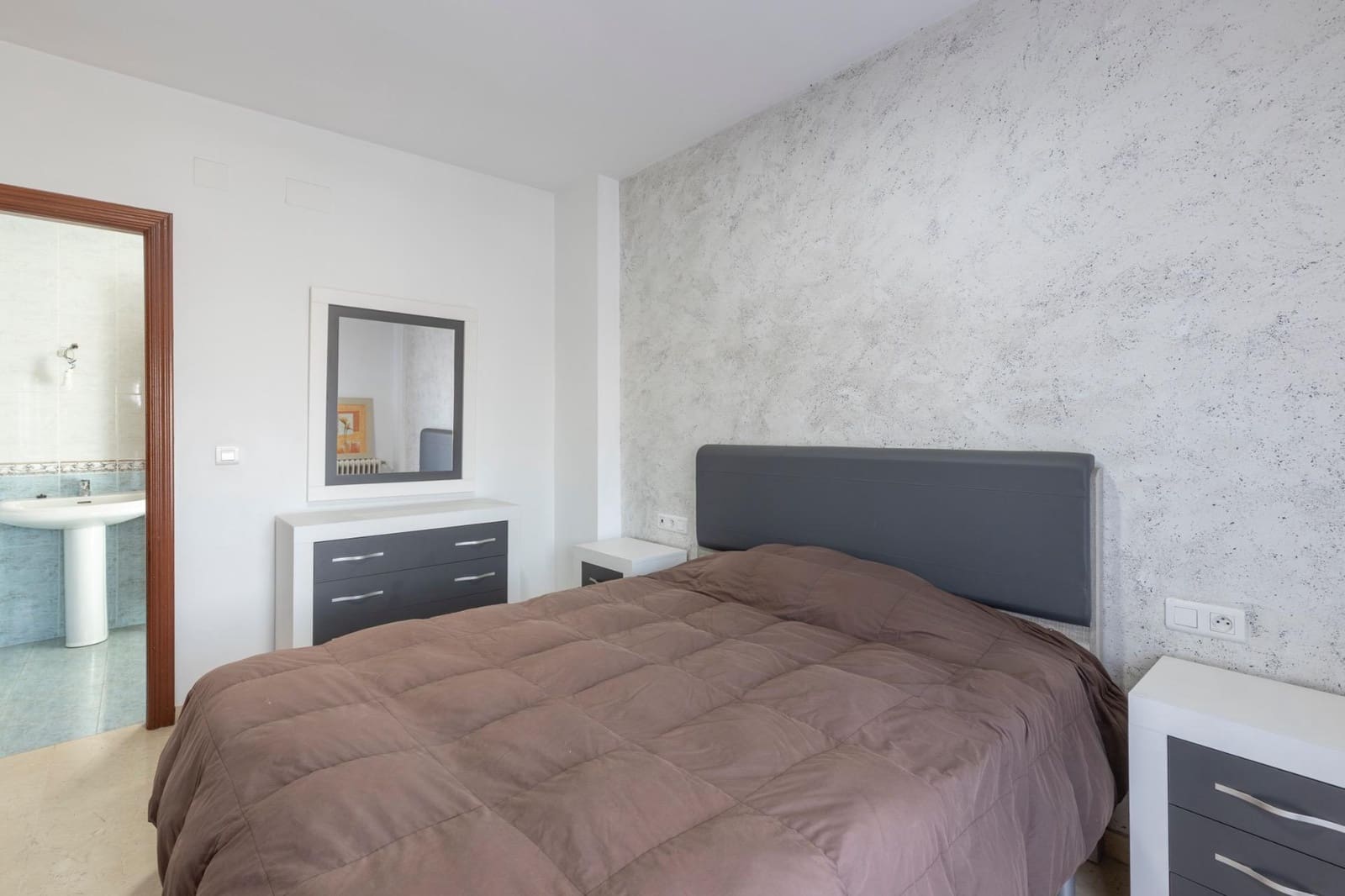 3 soveværelse Rækkehus til salg i Granada by med garage - € 299.900 (Ref: 9338481)