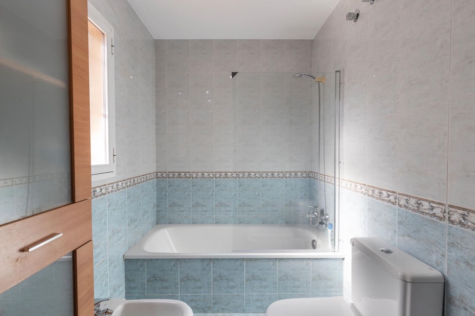 3 soveværelse Rækkehus til salg i Granada by med garage - € 299.900 (Ref: 9338481)