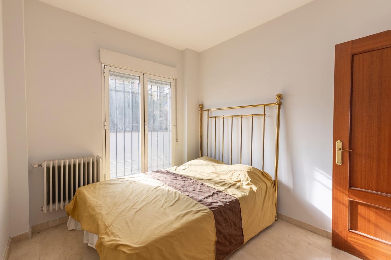 3 soveværelse Rækkehus til salg i Granada by med garage - € 299.900 (Ref: 9338481)