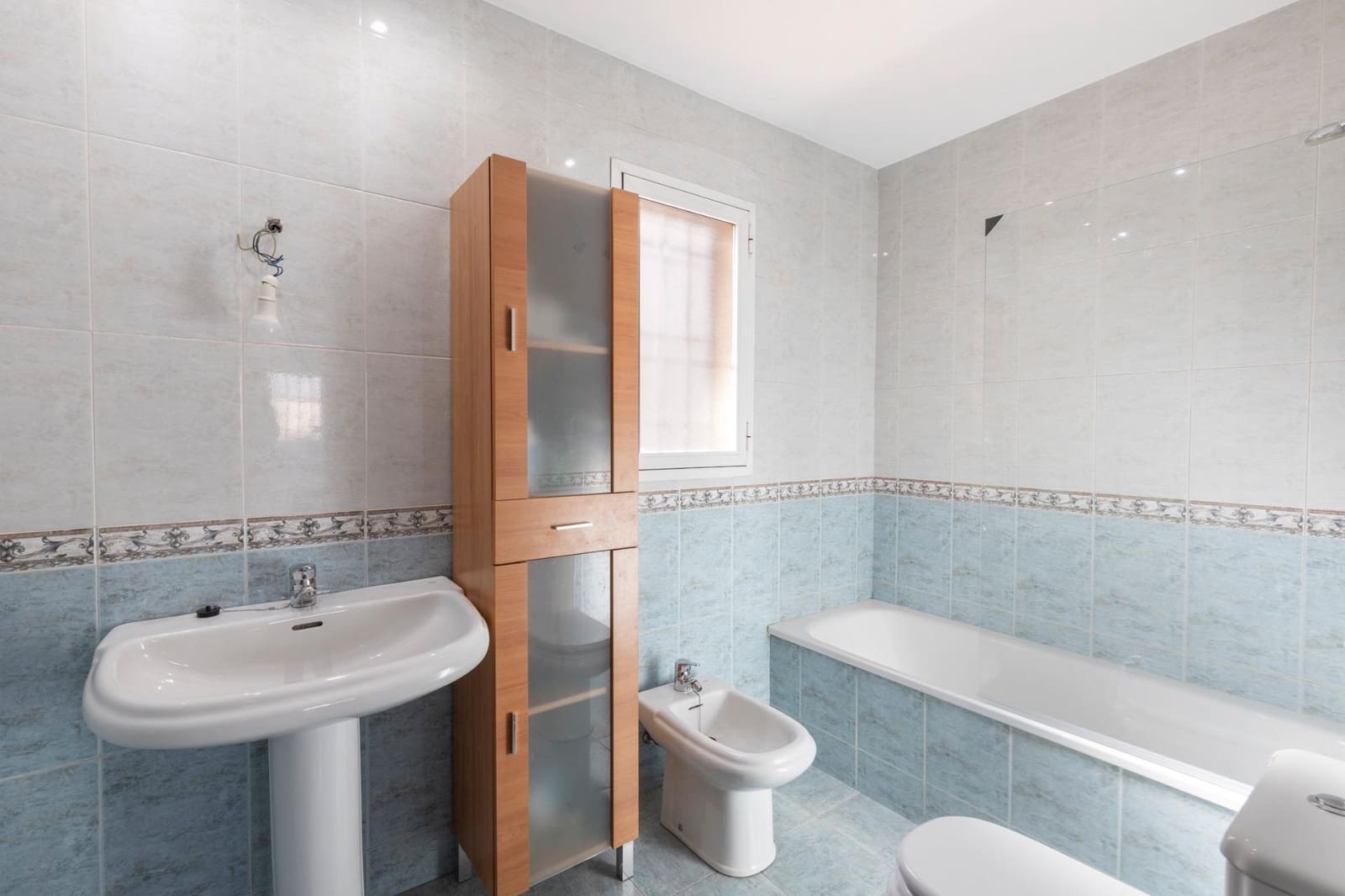 3 soveværelse Rækkehus til salg i Granada by med garage - € 299.900 (Ref: 9338481)