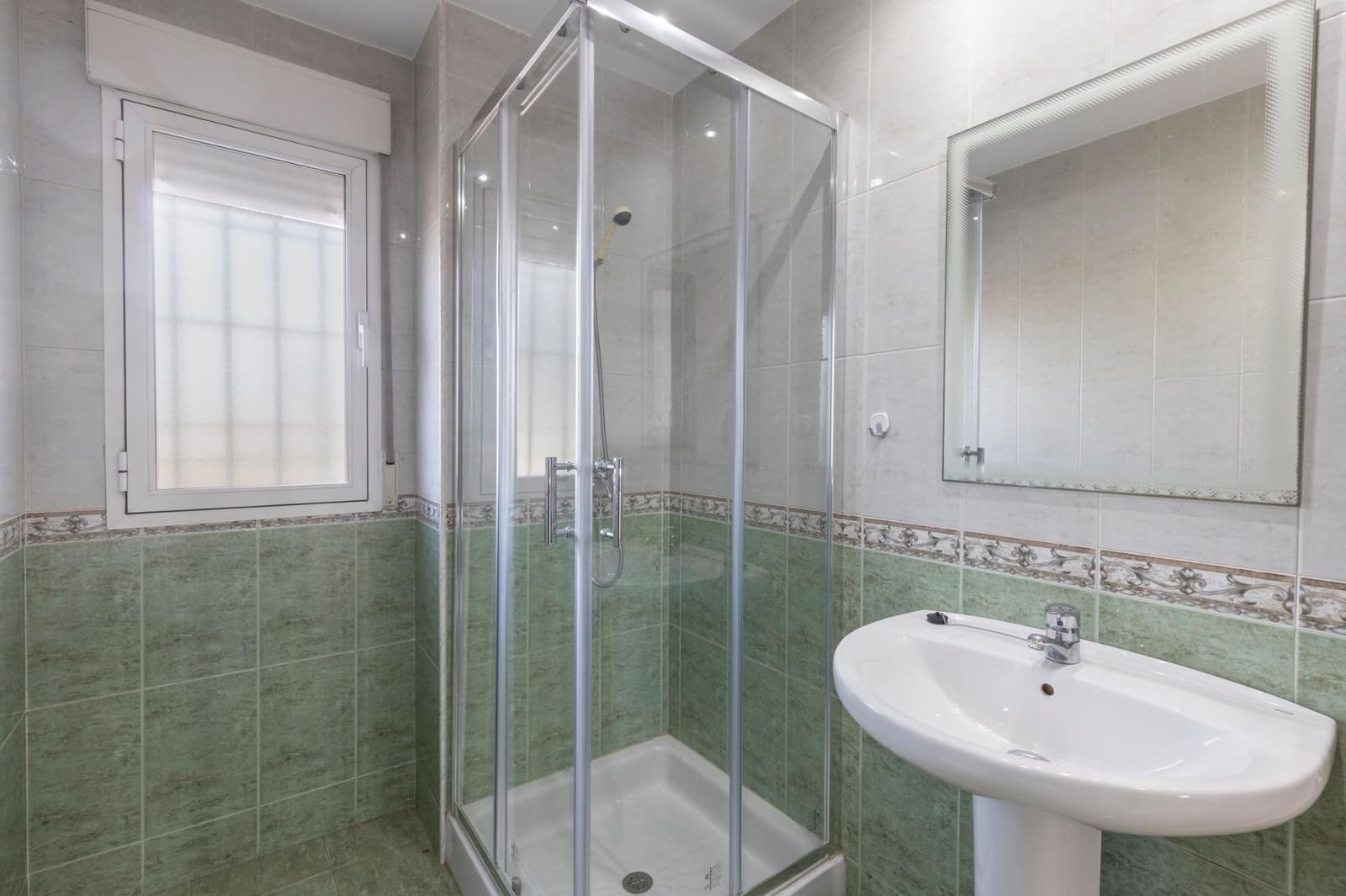 3 soveværelse Rækkehus til salg i Granada by med garage - € 299.900 (Ref: 9338481)