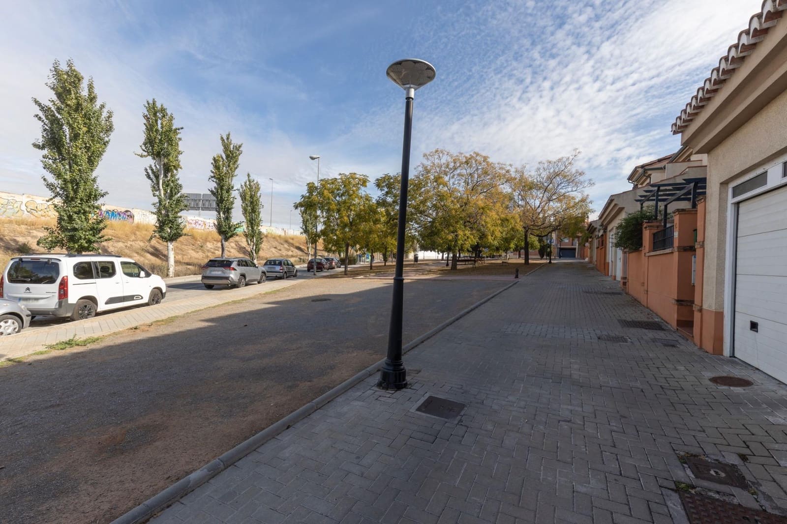 3 soveværelse Rækkehus til salg i Granada by med garage - € 299.900 (Ref: 9338481)