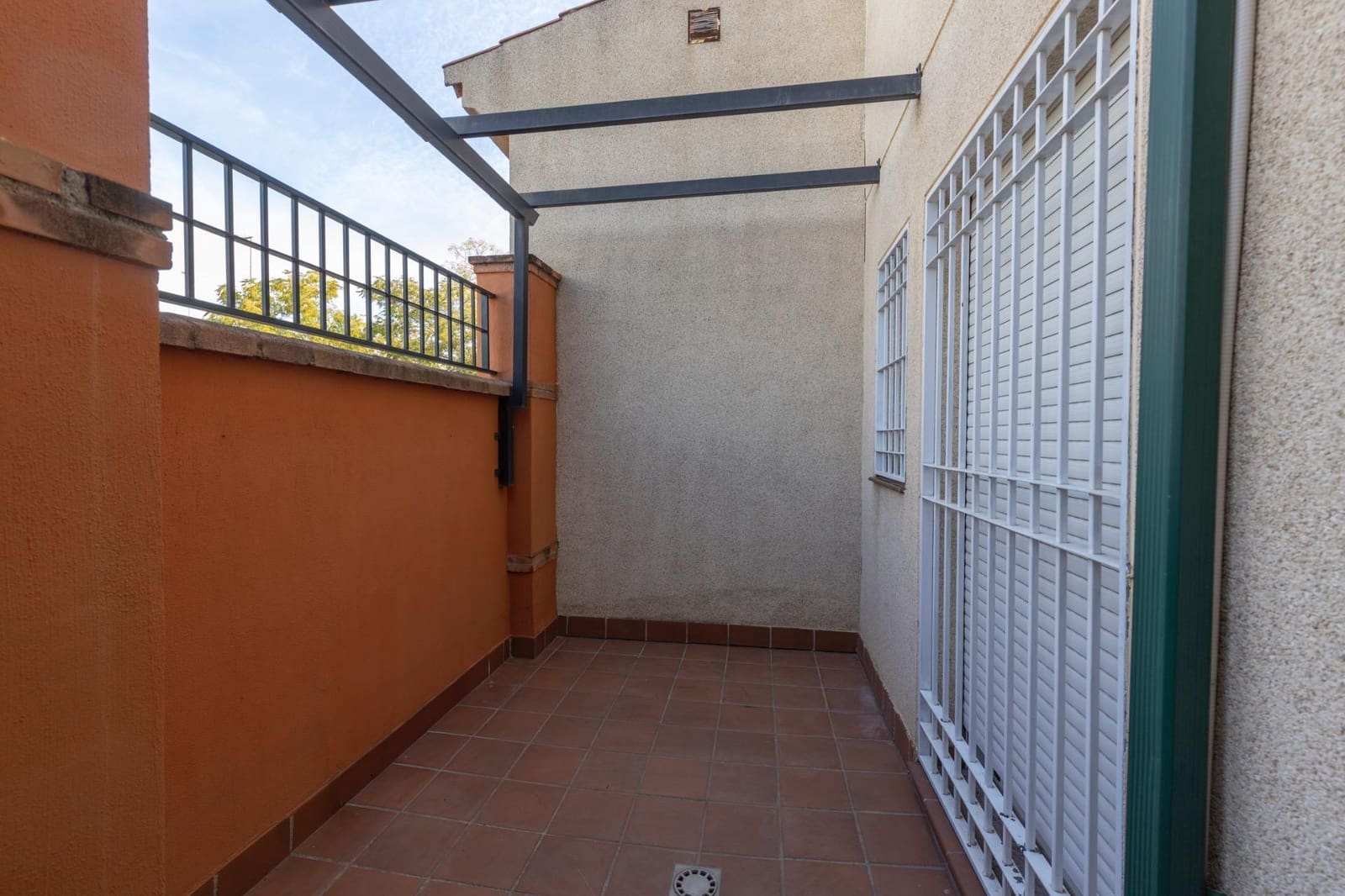 3 soveværelse Rækkehus til salg i Granada by med garage - € 299.900 (Ref: 9338481)