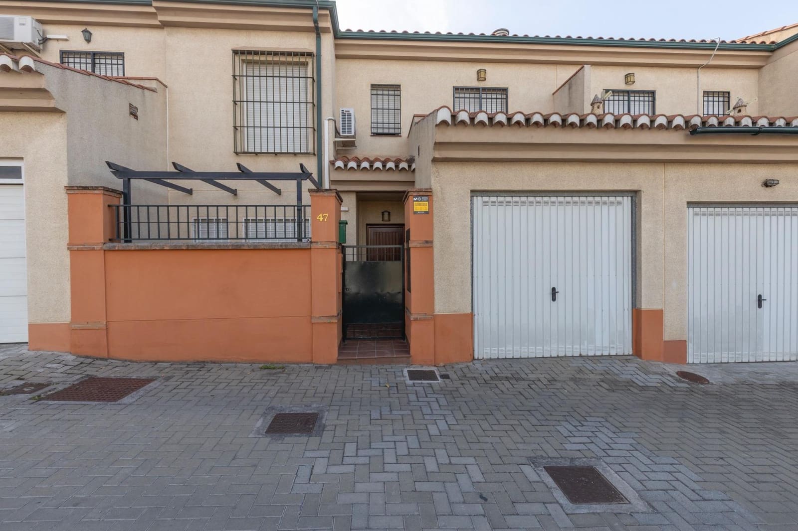 3 soveværelse Rækkehus til salg i Granada by med garage - € 299.900 (Ref: 9338481)