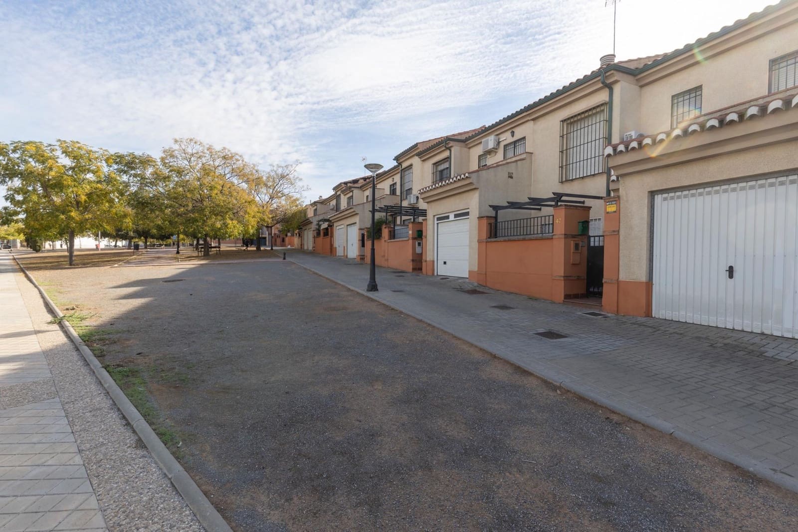 3 soveværelse Rækkehus til salg i Granada by med garage - € 299.900 (Ref: 9338481)