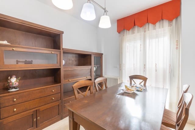3 soveværelse Rækkehus til salg i Granada by med garage - € 299.900 (Ref: 9338481)
