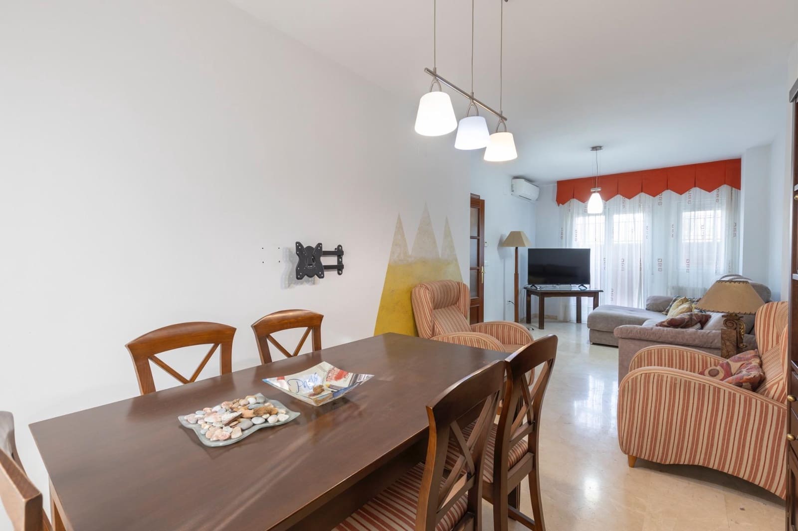 3 soveværelse Rækkehus til salg i Granada by med garage - € 299.900 (Ref: 9338481)