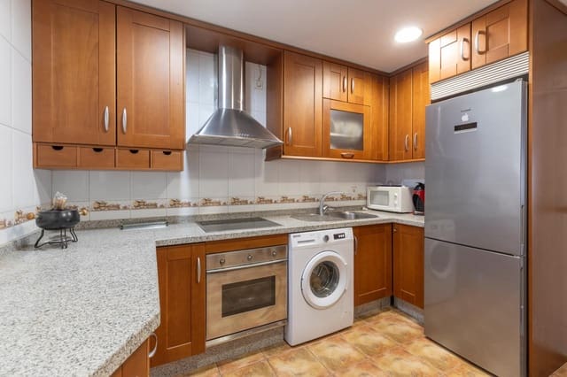 3 soveværelse Rækkehus til salg i Granada by med garage - € 299.900 (Ref: 9338481)