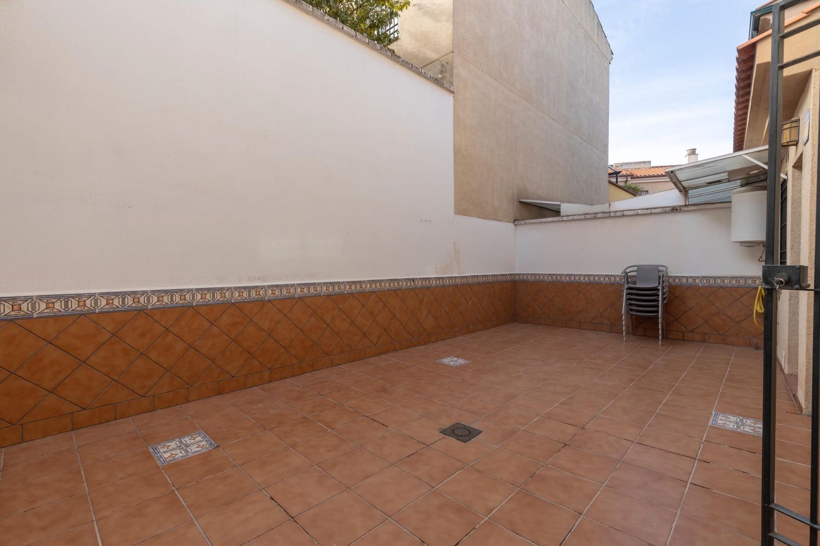 3 soveværelse Rækkehus til salg i Granada by med garage - € 299.900 (Ref: 9338481)