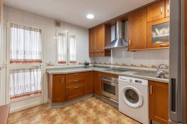 3 soveværelse Rækkehus til salg i Granada by med garage - € 299.900 (Ref: 9338481)