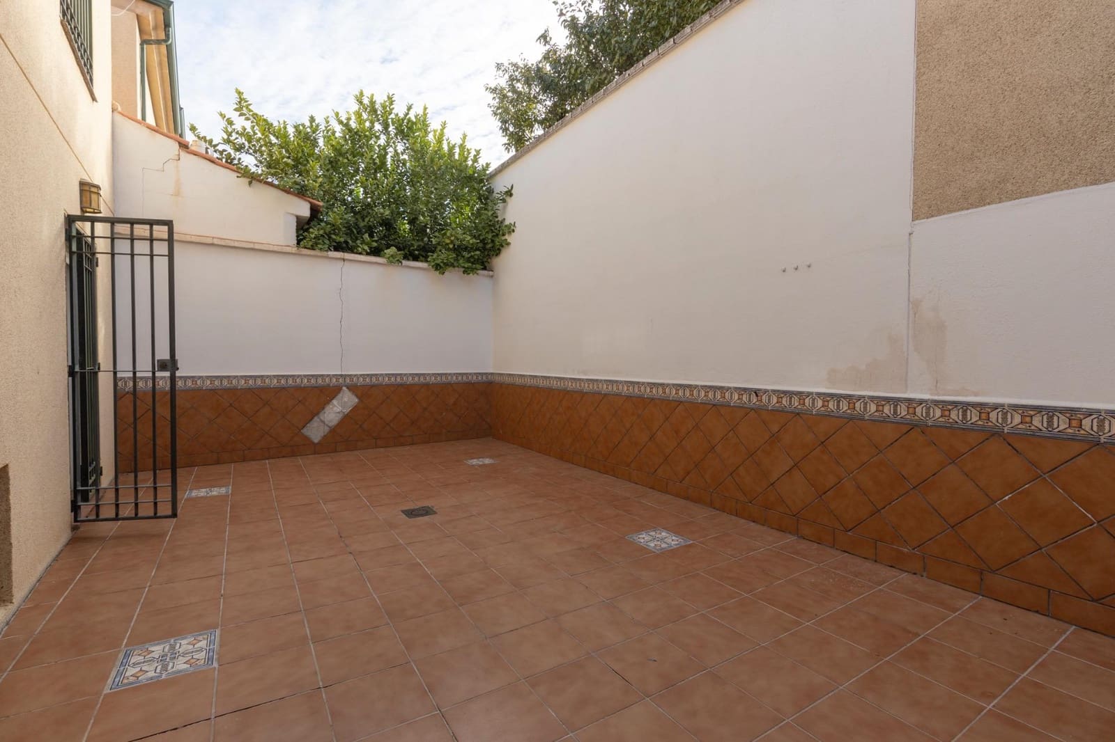 3 soveværelse Rækkehus til salg i Granada by med garage - € 299.900 (Ref: 9338481)